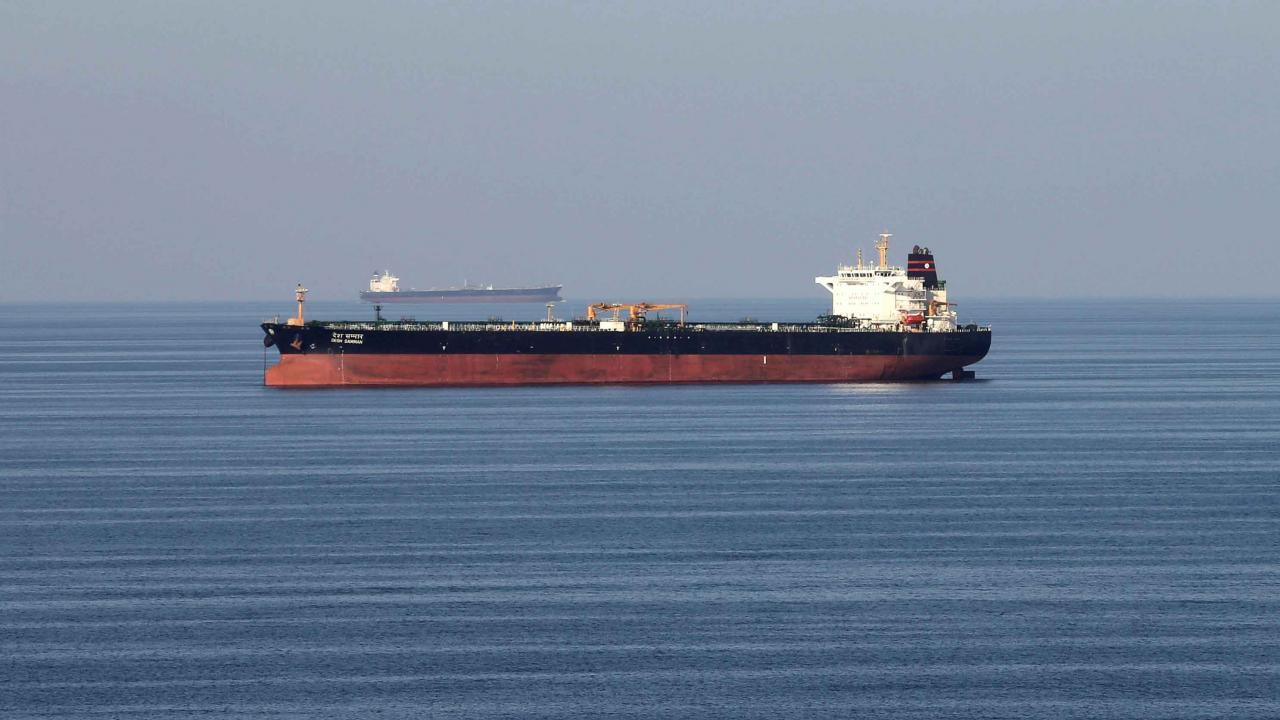 Hürmüz Boğazı'nda Diplomasi Trafiği Petrol Fiyatlarını Geri Çekti
