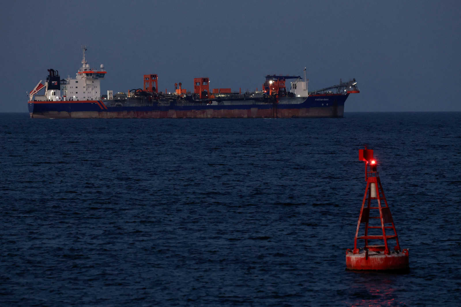 Hürmüz Boğazı'nda Tanker Kazası: Deniz Mayını İddiası