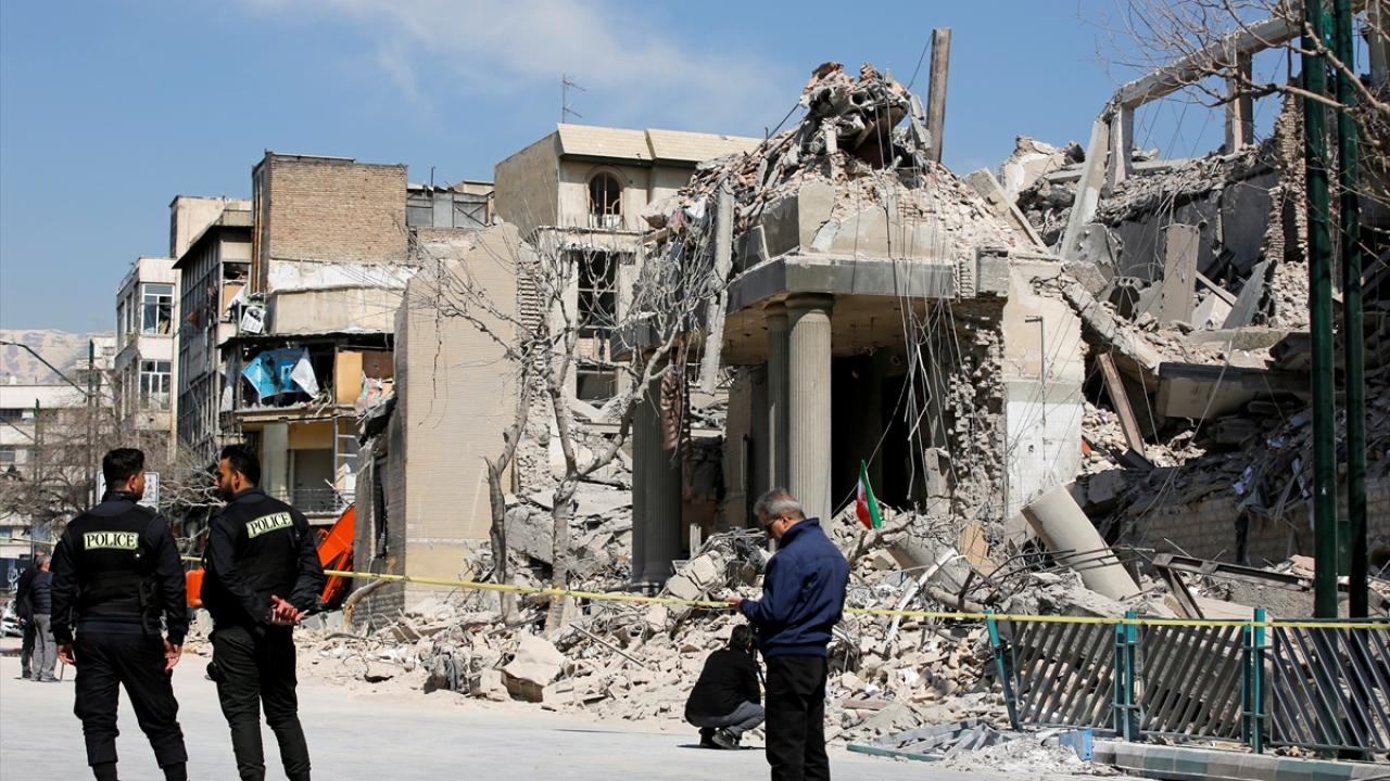 İran'dan Şok İddia: ABD-İsrail Saldırılarında 24 Sağlık Çalışanı Can Verdi!