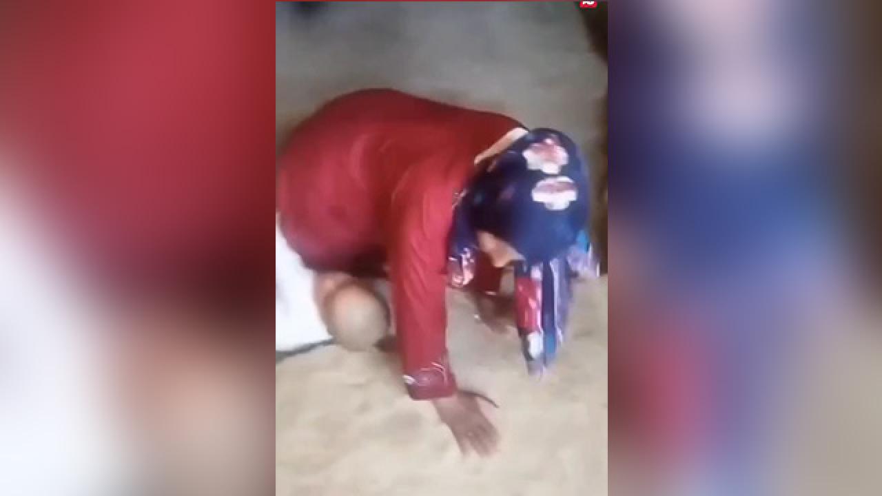 İsrail Vahşeti Kamerada! Savunmasız Anne ve Çocuğa Saldırı!