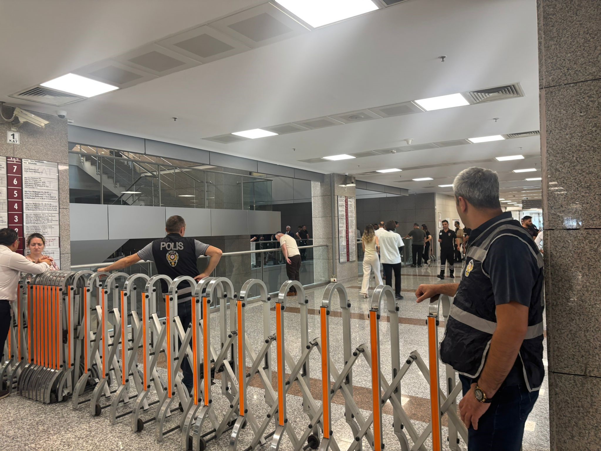 İstanbul Adalet Sarayı'nda Üzücü Olay: Tutuklama Kararı Sonrası İntihar Girişimi