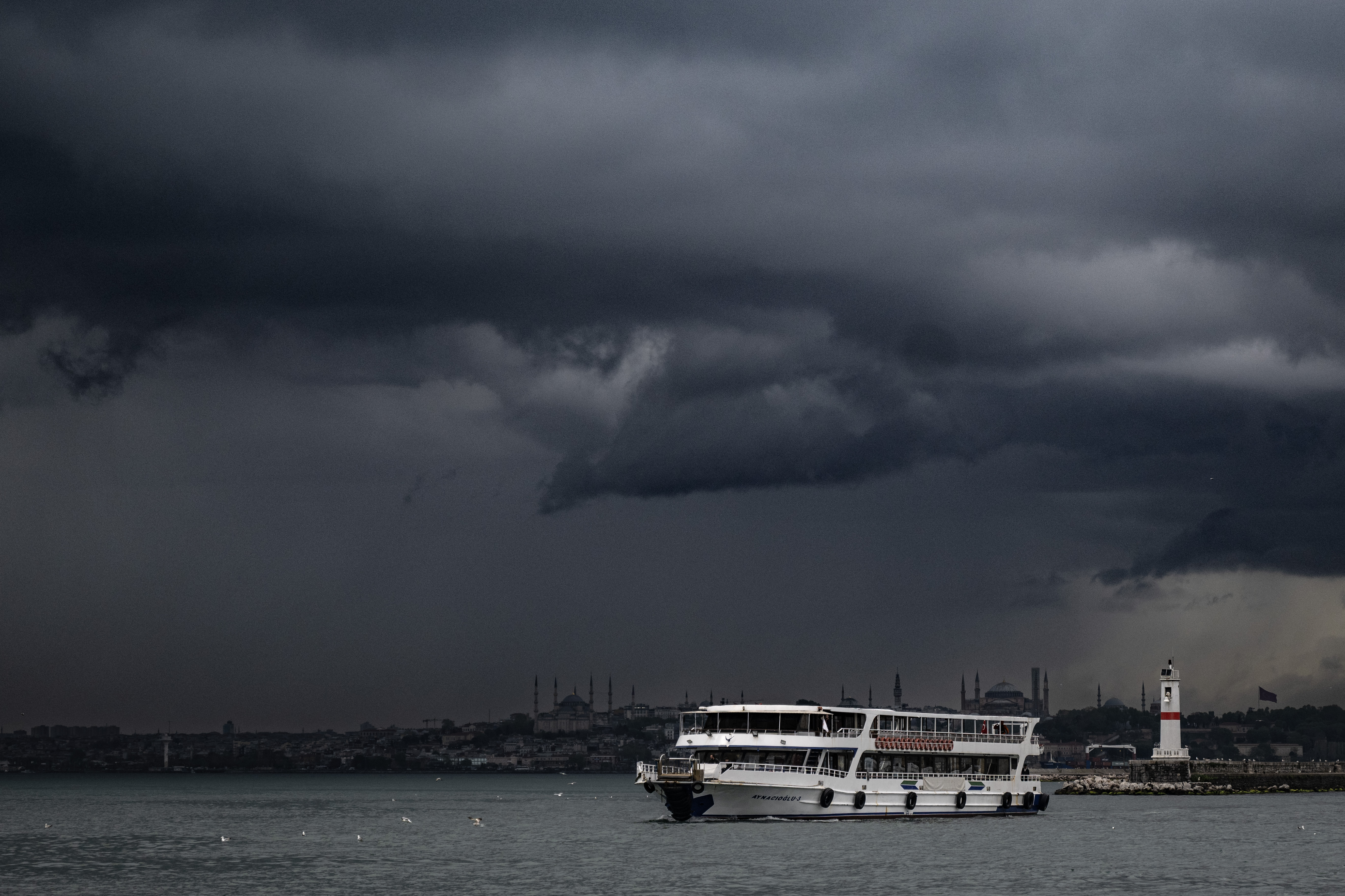 İstanbul Alarm Veriyor! Meteoroloji'den Kritik Uyarı: Yıldırım, Dolu ve Su Baskınlarına Karşı Hazırlıklı Olun