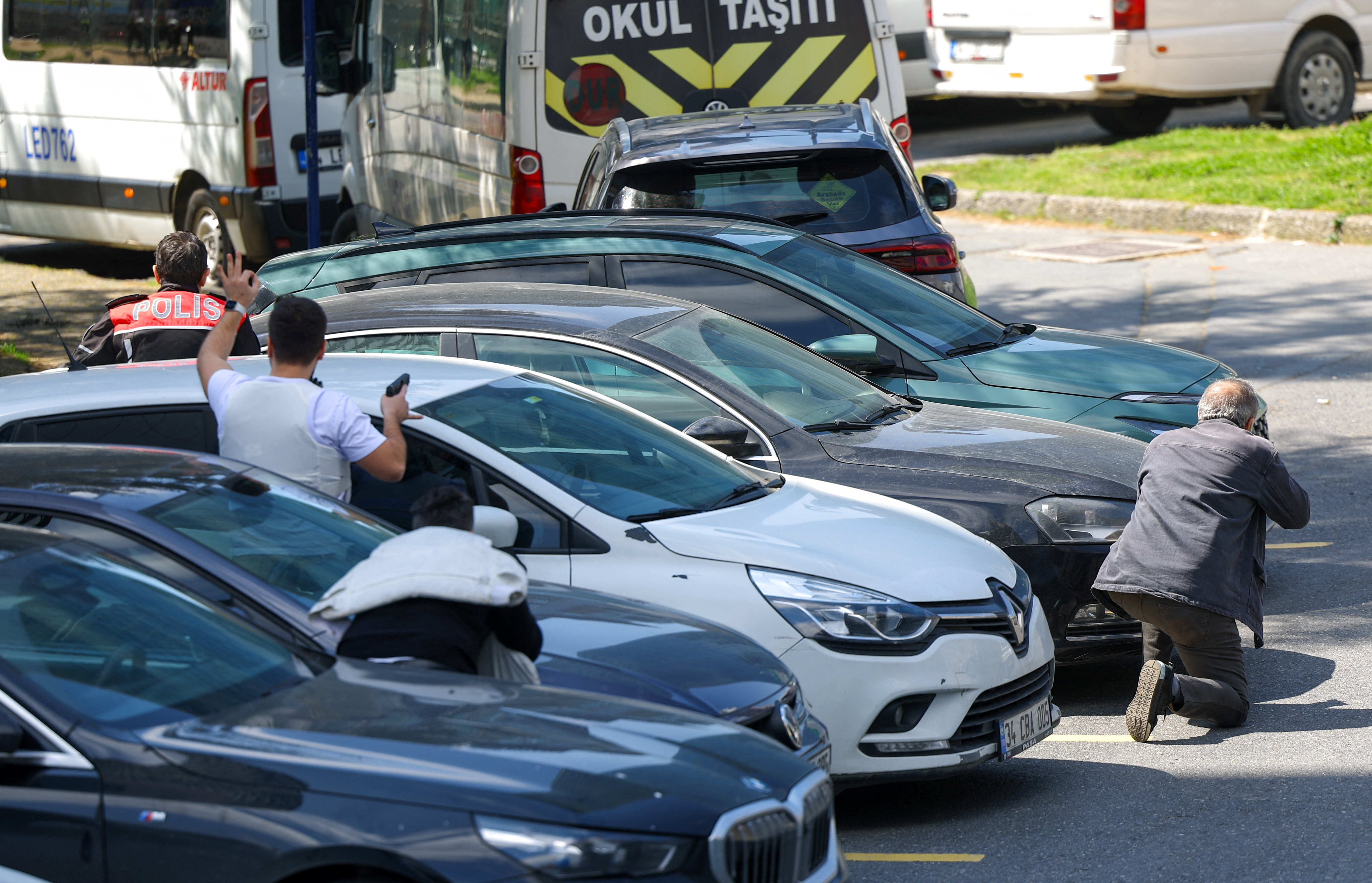 İstanbul Alarmda! İsrail Konsolosluğu Önünde Silahlar Konuştu: İşte İlk Tepkiler!