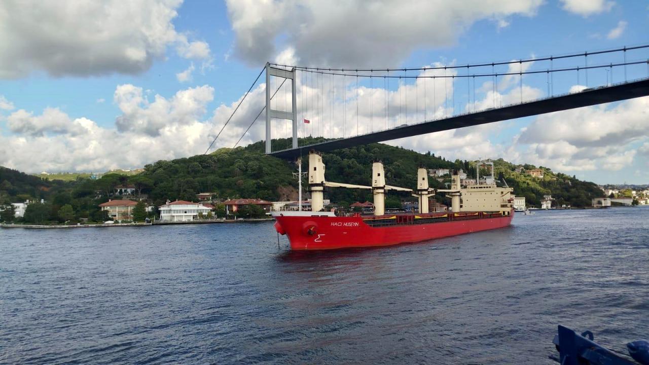 İstanbul Boğazı'nda Gemi Arızası: Trafik Çift Yönde Askıya Alındı