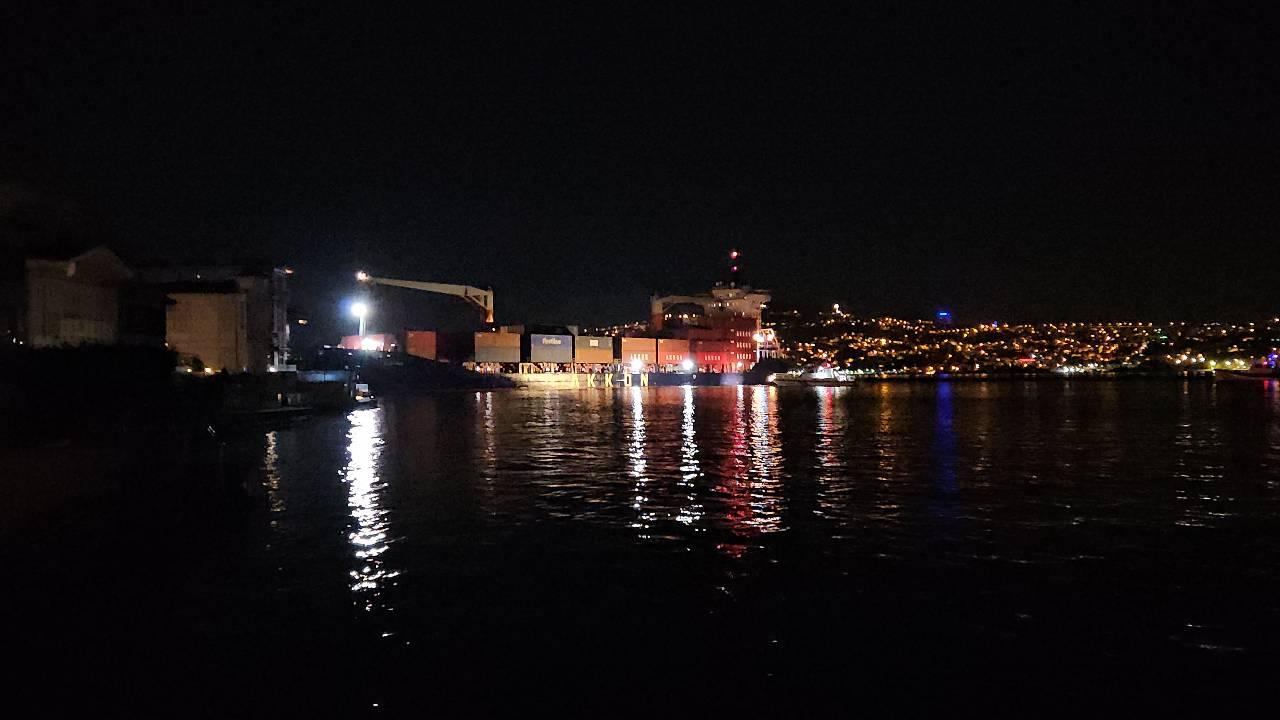 İstanbul Boğazı'nda Nefesler Tutuldu! Dev Gemi Yalıya Çarpmaktan Son Anda Kurtuldu!