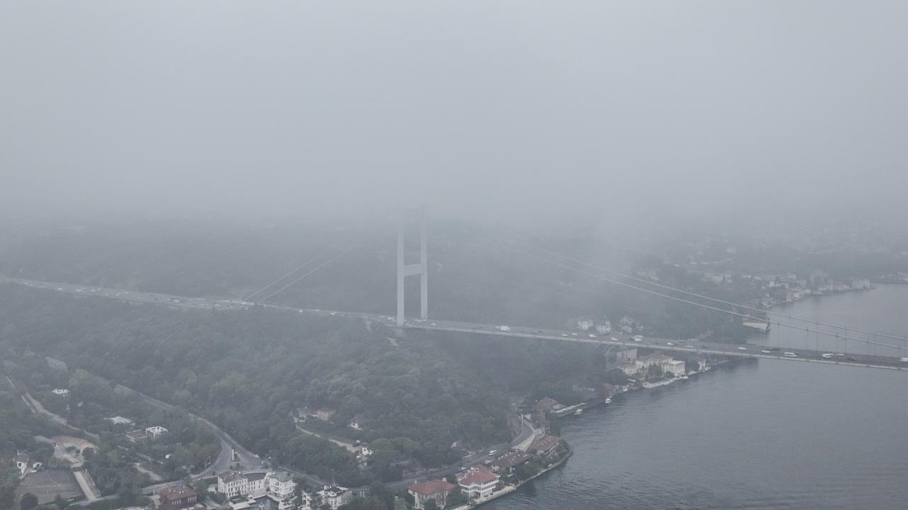 İstanbul Boğazı'nda Yoğun Sis: Deniz Ulaşımında Aksamalar
