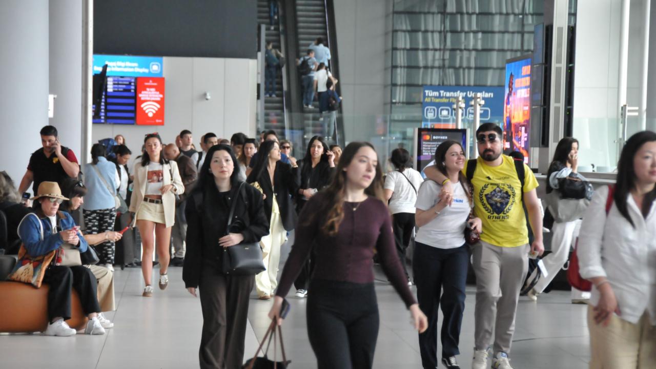 İstanbul Havalimanı'nda Bayram Bereketi! Dönüş Yoğunluğu Rekor Kırıyor!