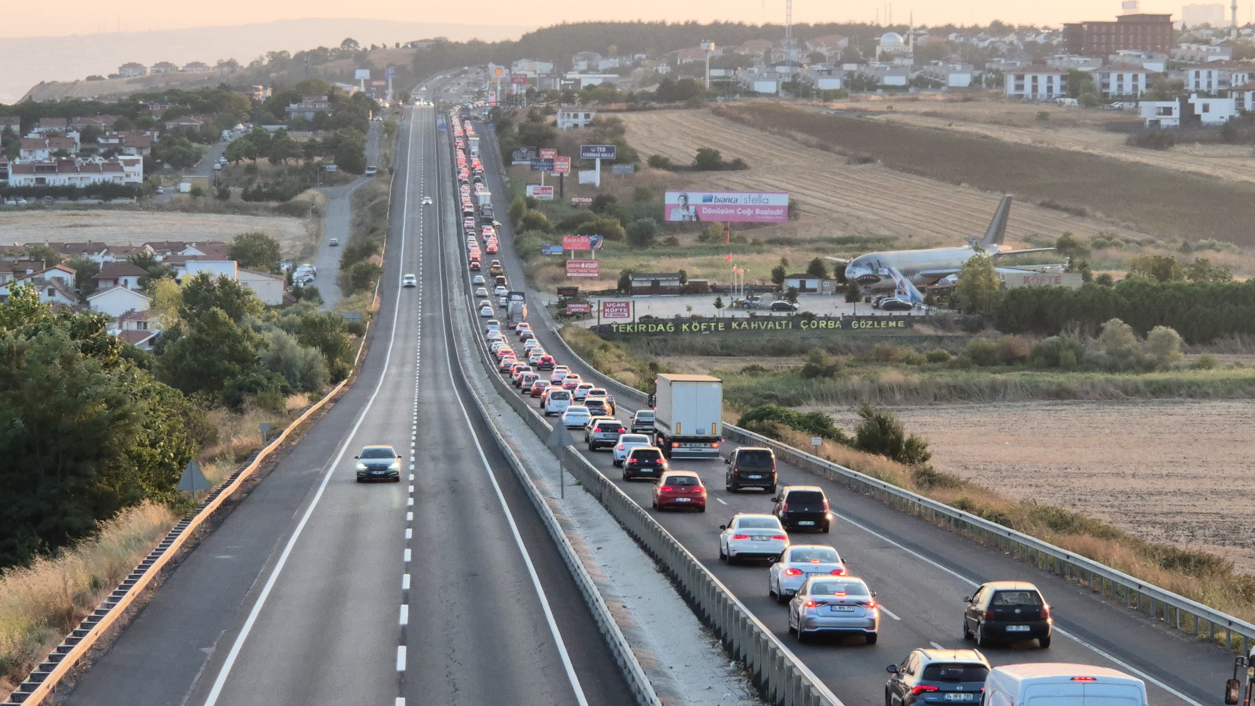 İstanbul-Tekirdağ Karayolunda Hafta Sonu Yoğunluğu