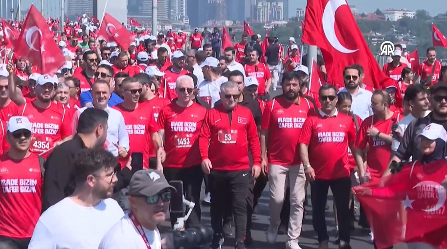 İstanbul'da 15 Temmuz Anması: 'İrade Bizim, Zafer Bizim Yürüyüşü' Gerçekleşti