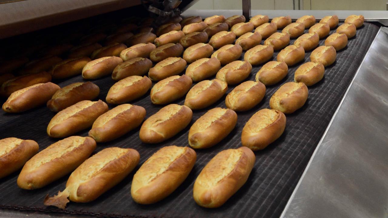 İstanbul'da Ekmek Kuyruğu Kabusu Geri Döndü! Halk Ekmek'e Yüzde 25 Zam Şoku!