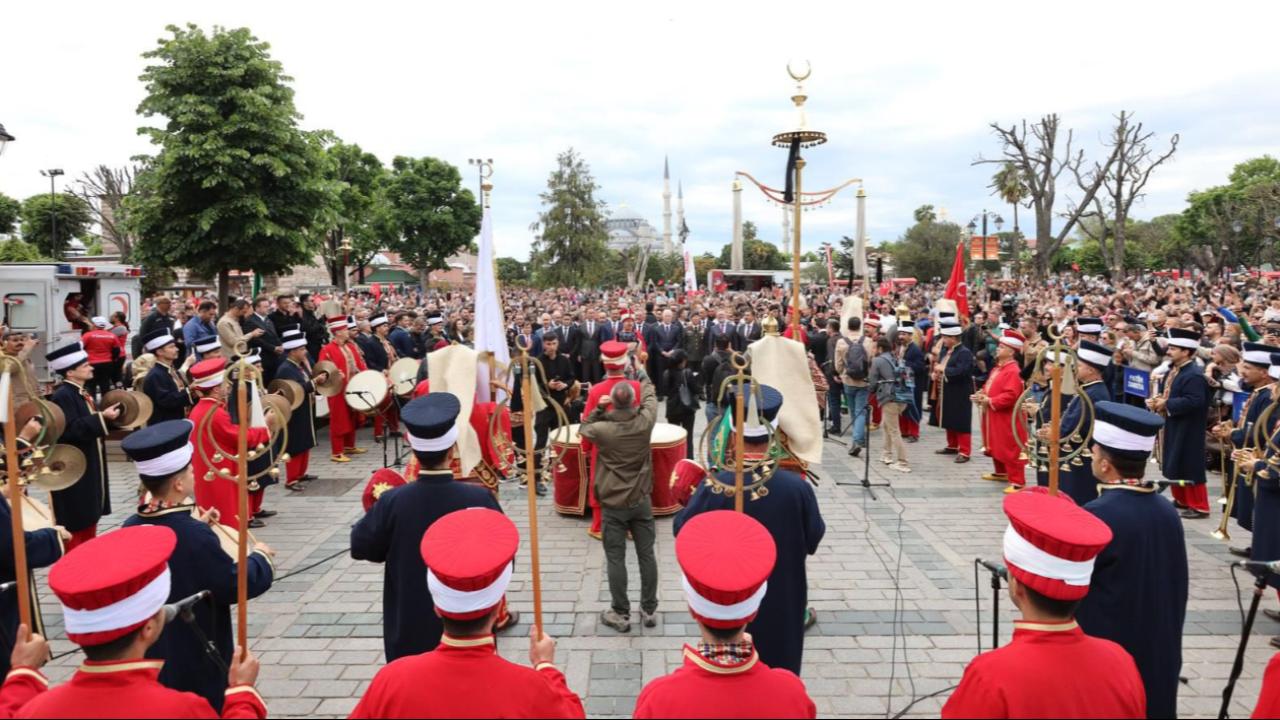 İstanbul'da Fetih Coşkusu! Mehteran Marşları Şehri İnletiyor: Tarihi Anlar Yeniden Canlanıyor!