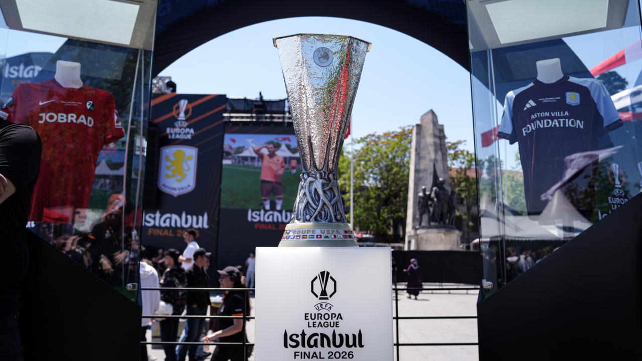 İstanbul'da Futbol Şöleni! Avrupa Ligi Kupası Bu Akşam Sahibini Buluyor: Aston Villa mı, Freiburg mu?