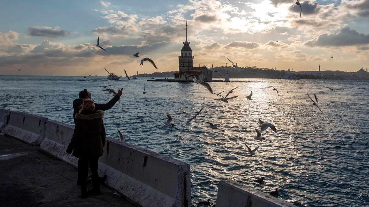 İstanbul'da Hava Alarmı! Meteoroloji Uyardı: Sıcaklıklar Çakılıyor! İşte Beklenen Tarih