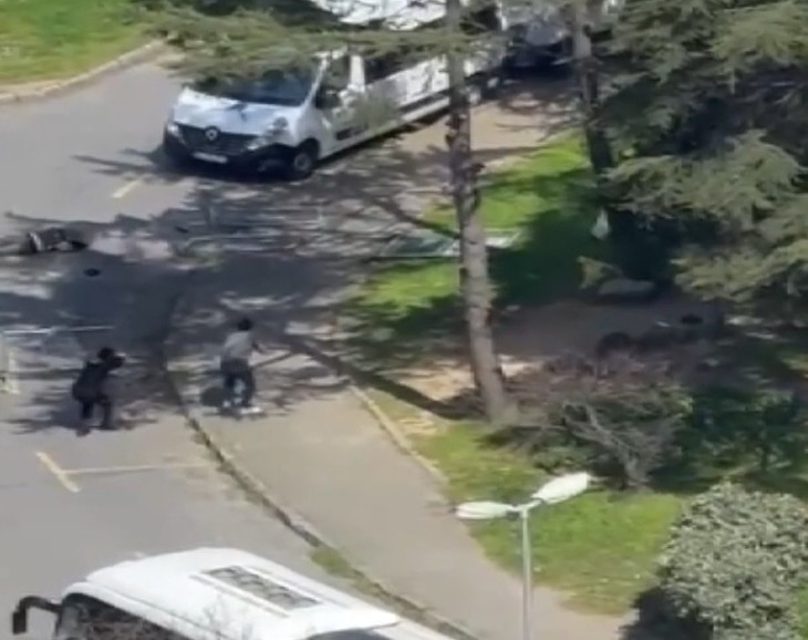 İstanbul'da İsrail Konsolosluğu Önünde Gerilim Dorukta! Saldırganlar Böyle Etkisiz Hale Getirildi! İşte O Anlar!