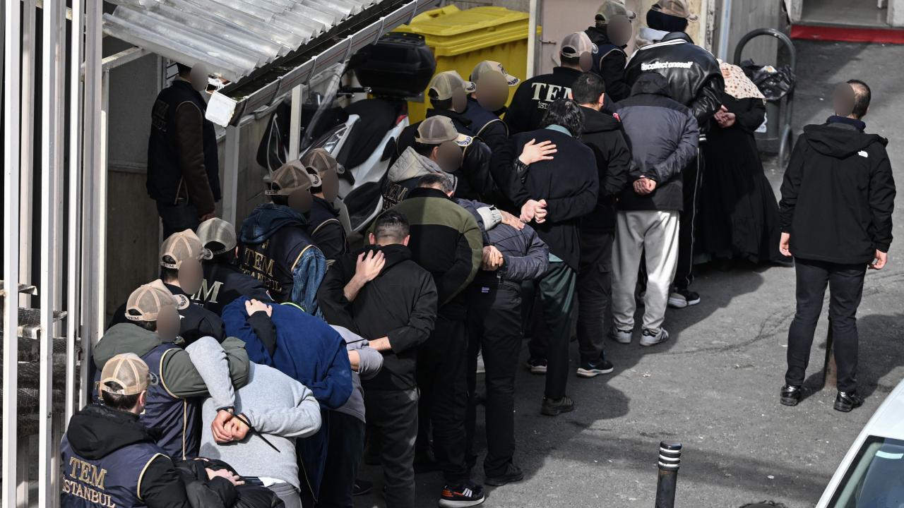 İstanbul'da Kanlı Gece! Polis Noktasına Saldırı Düzenleyen Terörist Yakalandı, İşte Detaylar