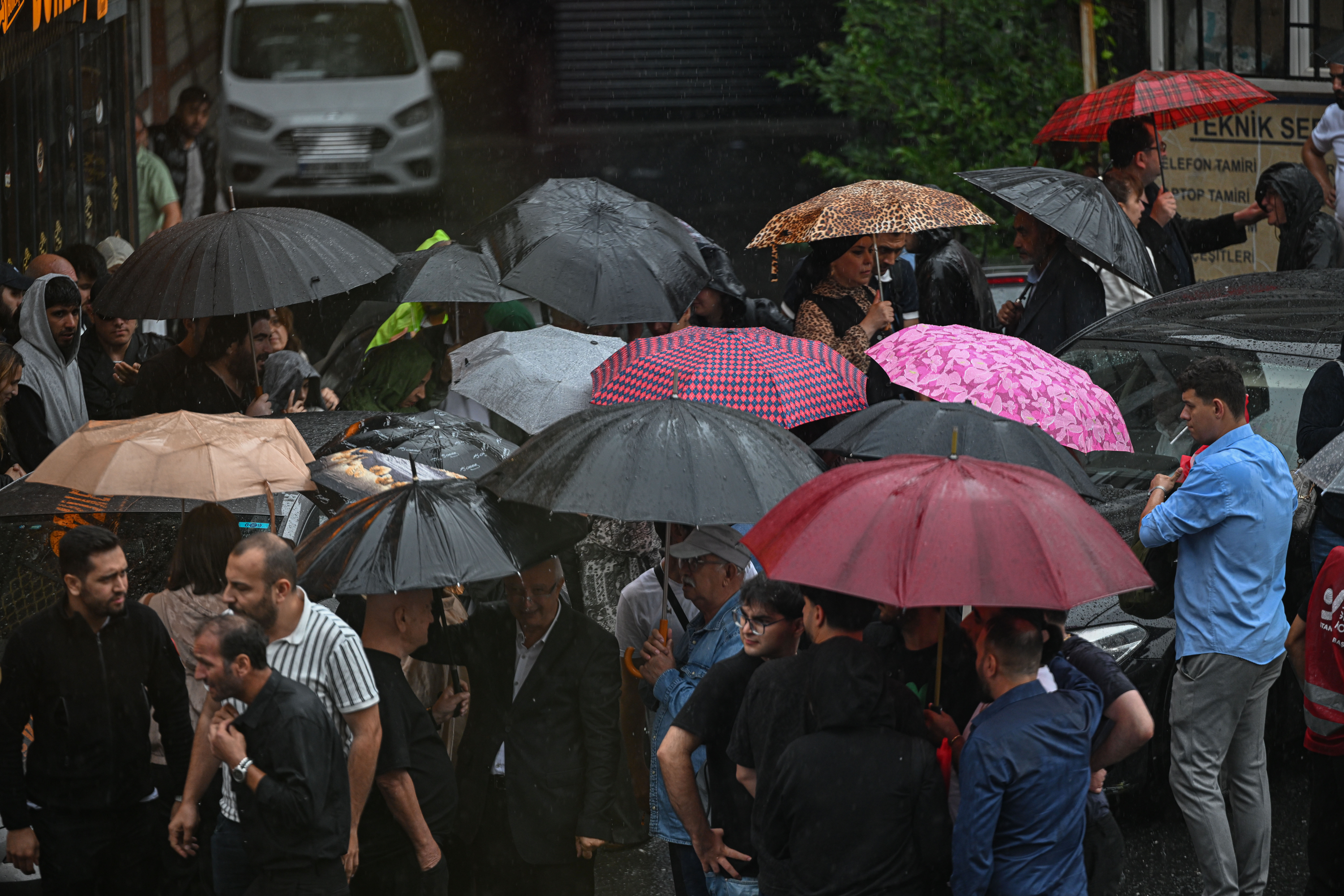 İstanbul'da Kavurucu Sıcaklara Kısa Bir Ara