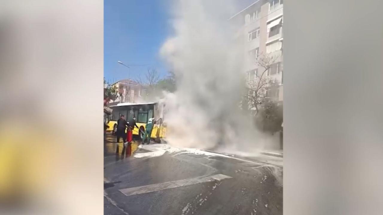 İstanbul'da Korku Dolu Anlar! İETT Otobüsü Alevlere Teslim Oldu