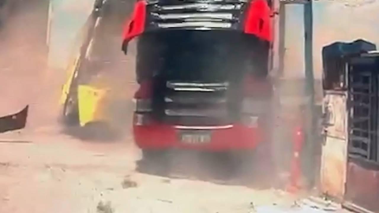 İstanbul'da Korku Dolu Anlar! İETT Otobüsünün Freni Patladı, Facia Kıl Payı Atlatıldı