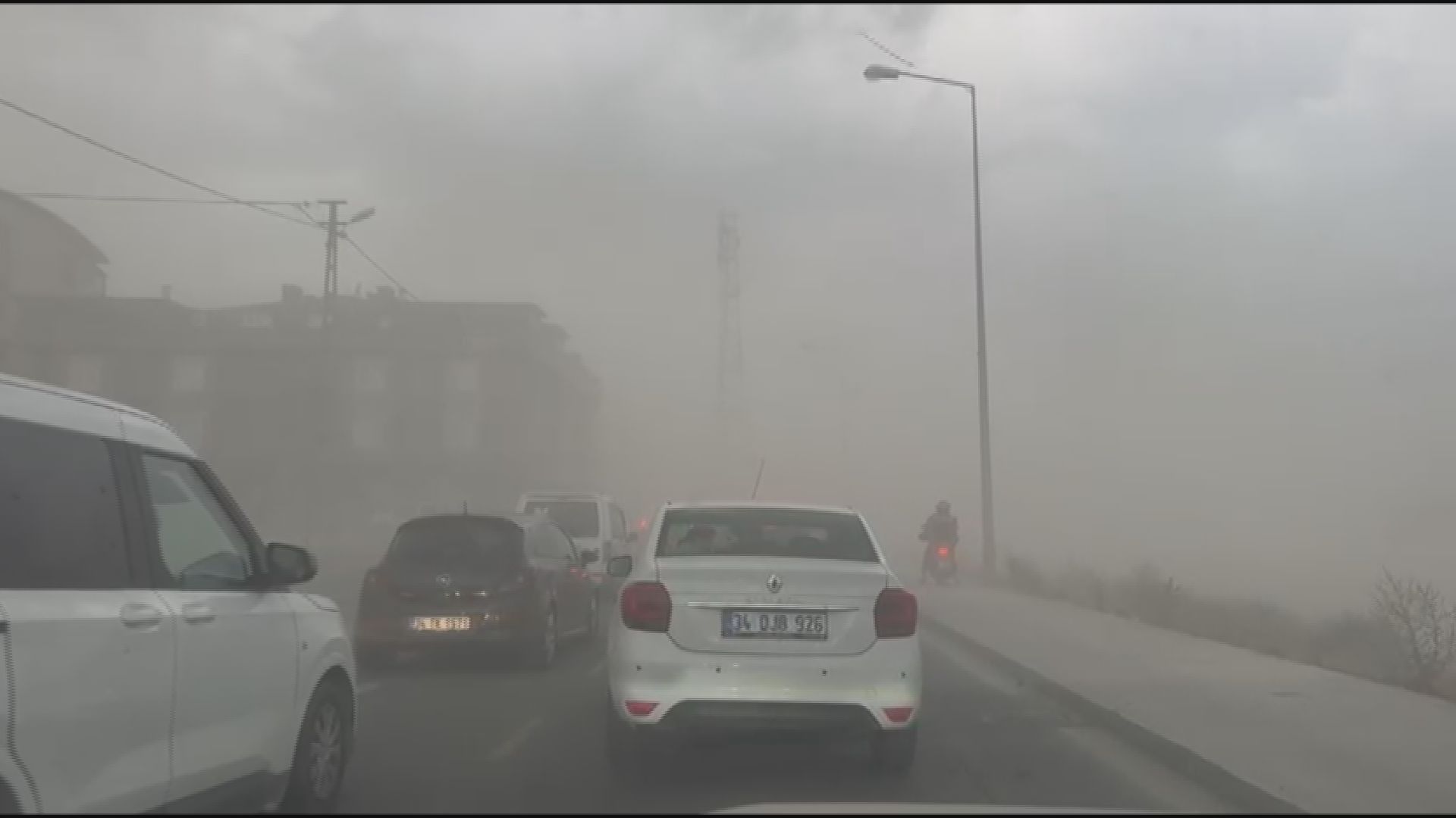 İstanbul'da Kuvvetli Fırtına Hayatı Olumsuz Etkiliyor