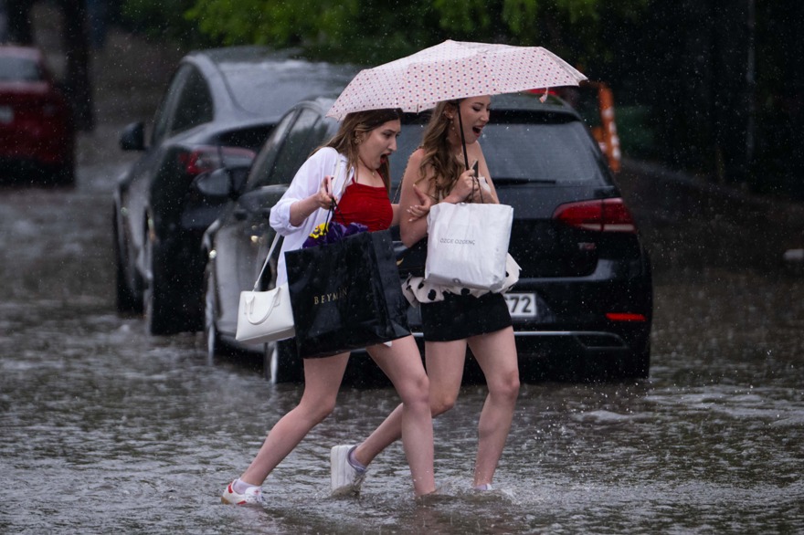 İstanbul'da Meteorolojik Uyarı: Sağanak Yağış Sabah Saatlerinde Başlıyor