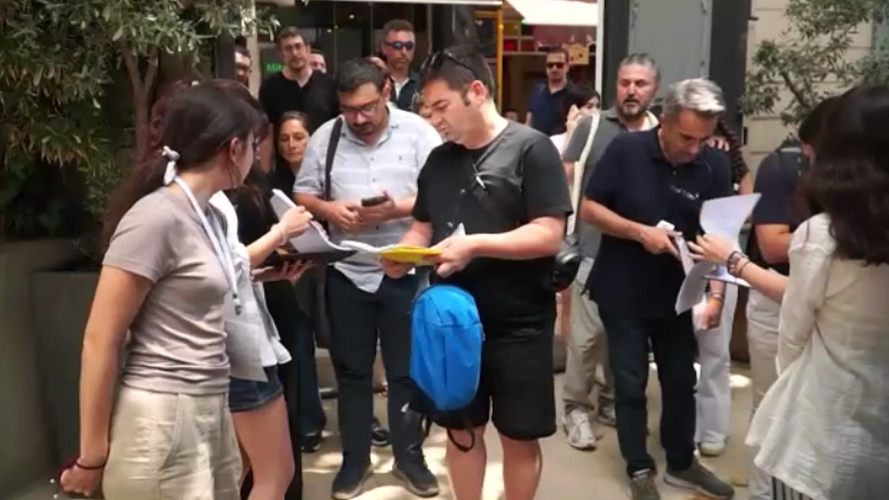 İstanbul'da Okul Kayıt Maratonu: Veliler Kapıda Nöbet Tutuyor