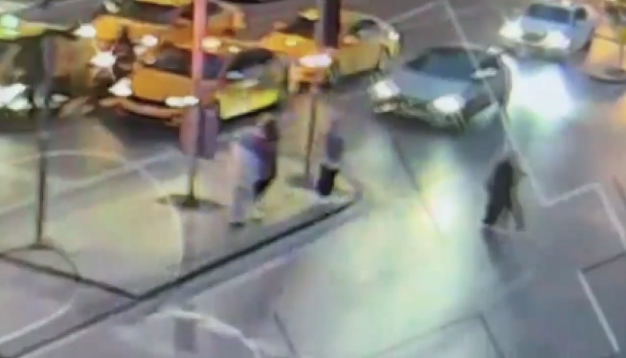 İstanbul'da Şok Eden Kaza! Trafik Lambası Can Aldı mı? Mısırlı Turist Komada!