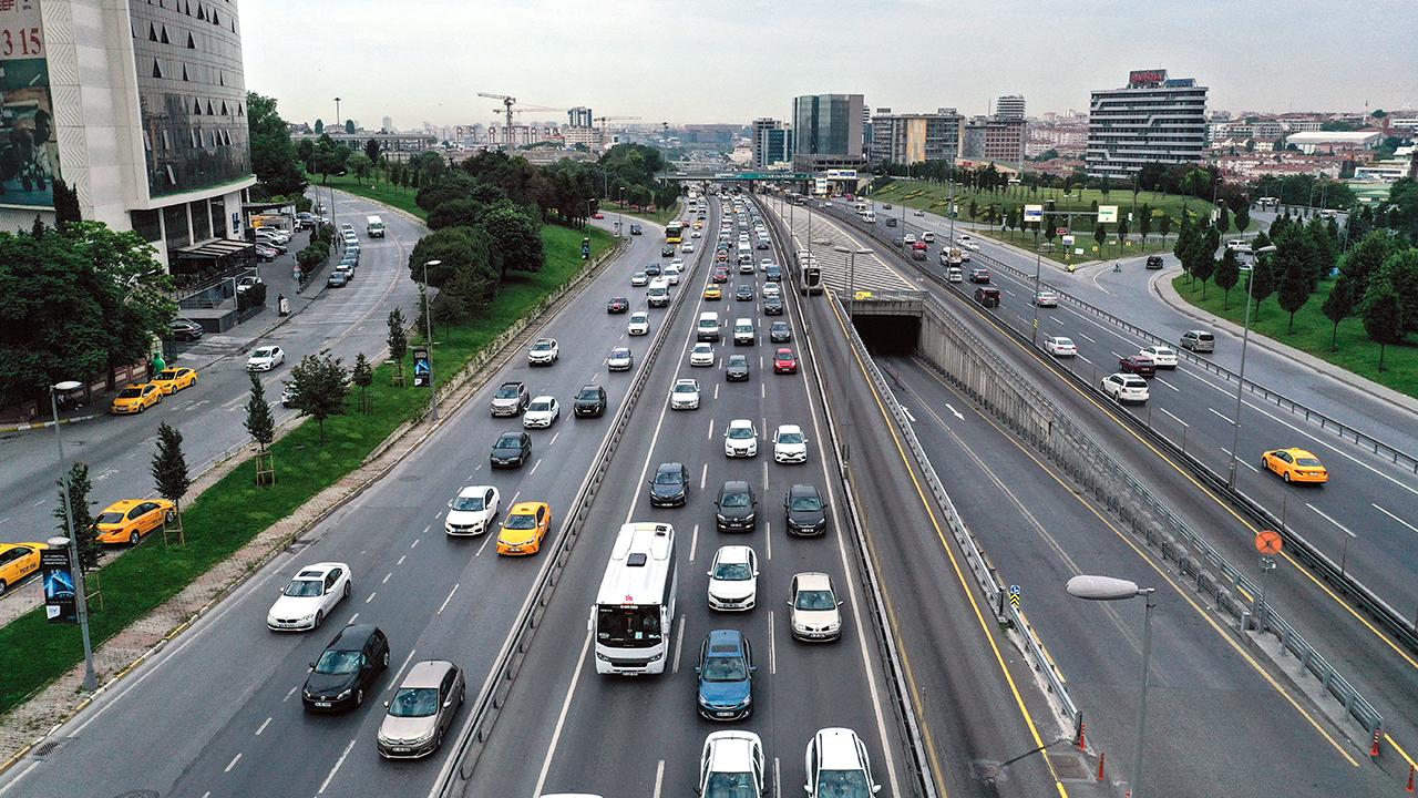 İstanbul'da Trafik Alarmı! Hangi Yollar Kapalı? İşte Alternatif Rotalar