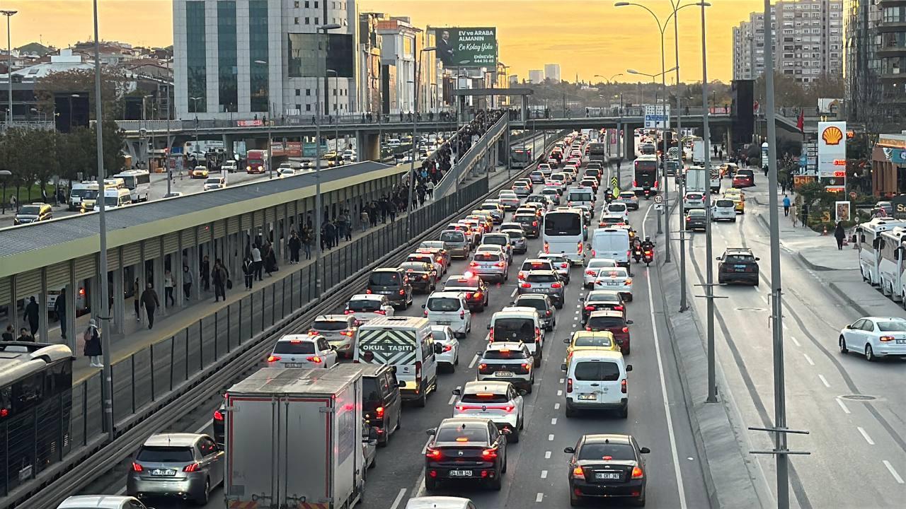 İstanbul'da Triatlon Heyecanı: Şampiyona Nedeniyle Bazı Yollar Trafiğe Kapatıldı