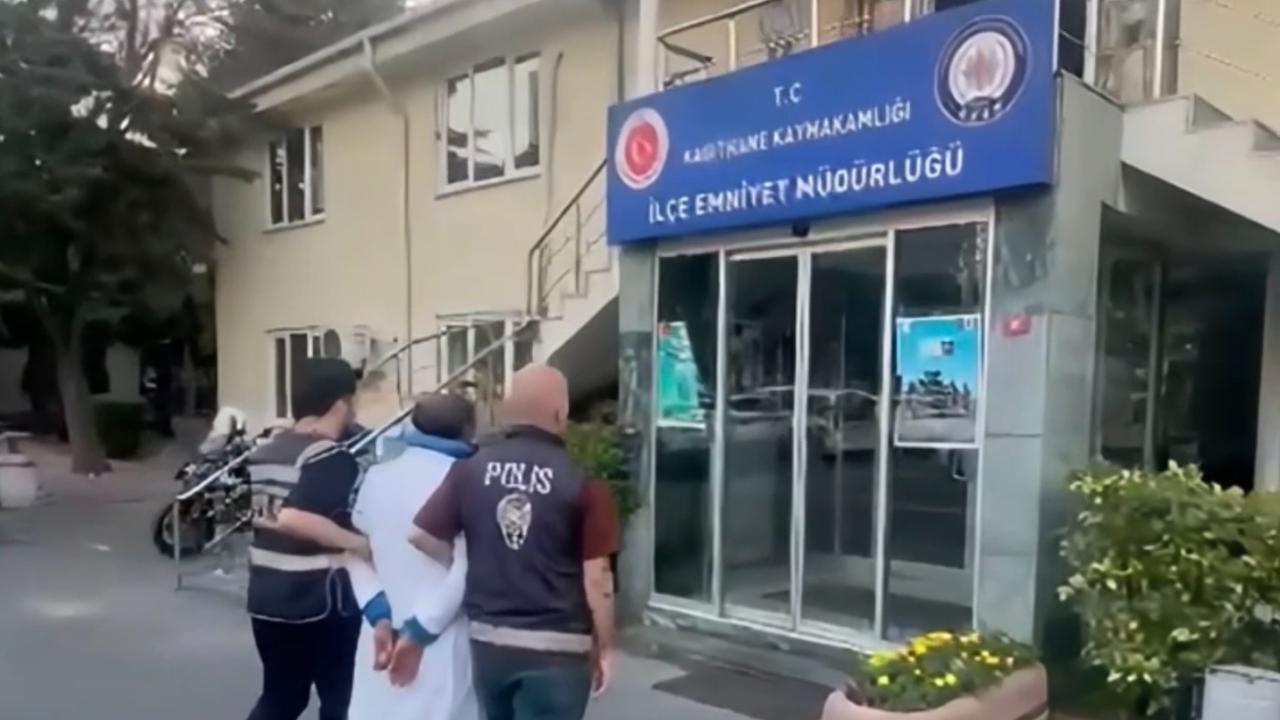 İstanbul'da Türk bayrağına yönelik saldırı gerçekleştiren şüpheli yakalandı