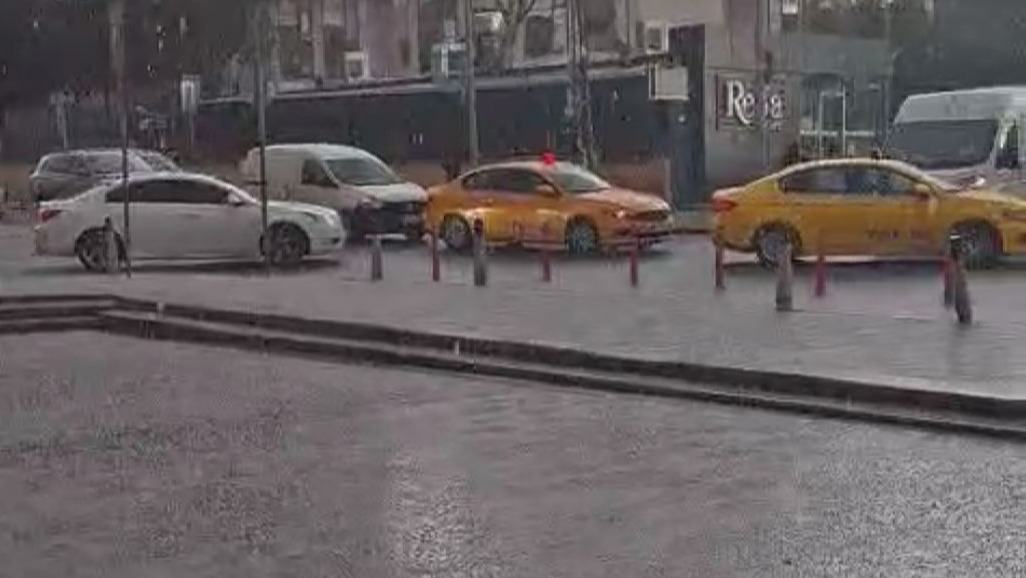 İstanbul'da Yaz Ortasında Kar Sürprizi! Şehir Beyaza Büründü!