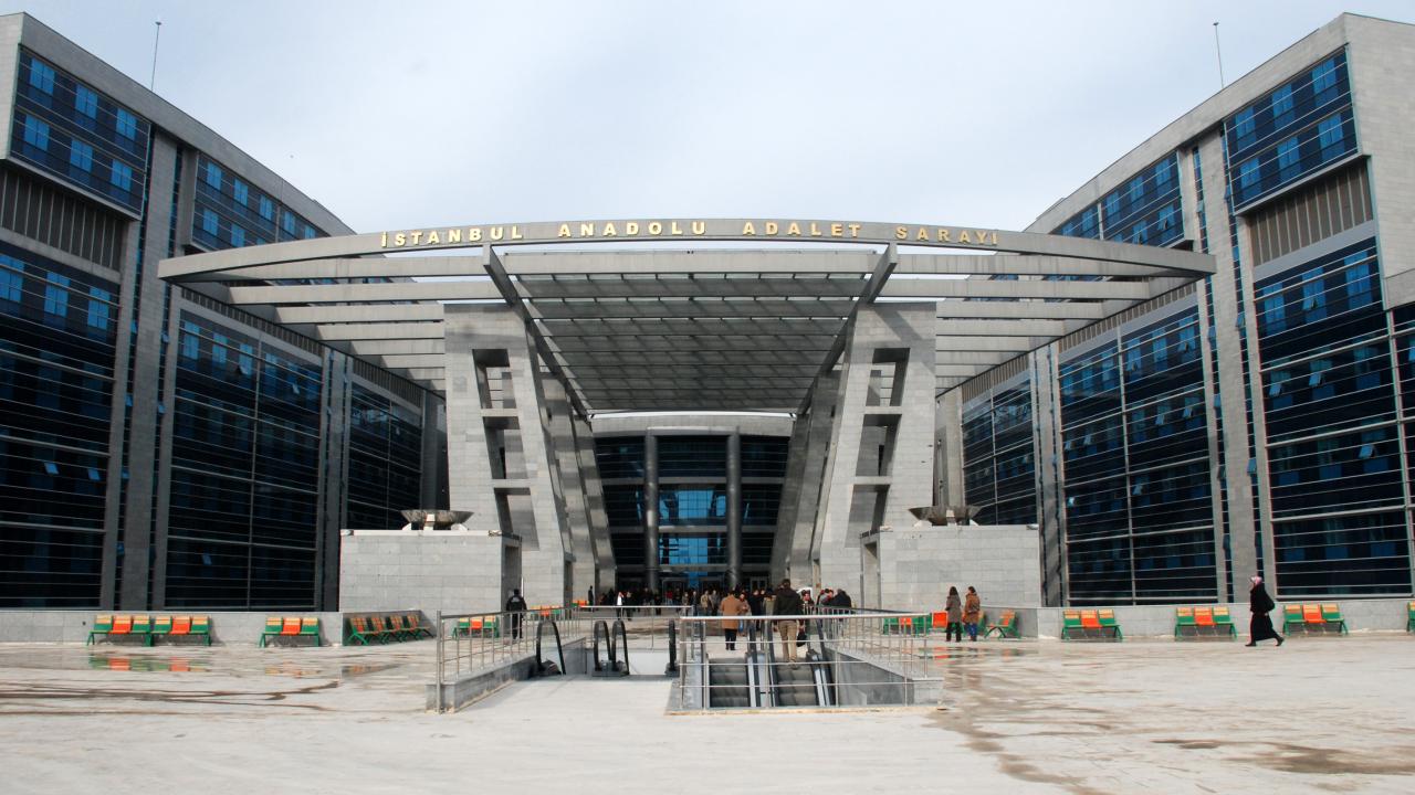 İstanbul'da Zehir Tacirlerine Şafak Baskını! 16 Kişi Demir Parmaklıkların Ardında!