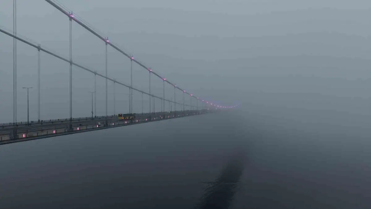 İstanbul'u Esir Alan Gizemli Sis! Şehir Hayalet Şehre Döndü: Görüş Mesafesi Rekor Düzeyde Düştü