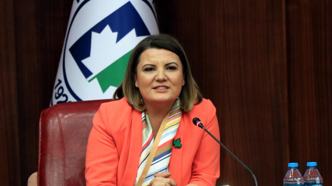İzmit Belediye Başkanı Fatma Kaplan Hürriyet Görevden Uzaklaştırıldı