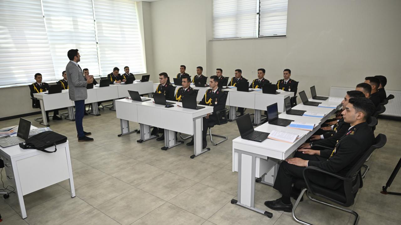 Jandarma ve Sahil Güvenlik Akademisi'ne Öğrenci Alımı Başvuruları Sürüyor