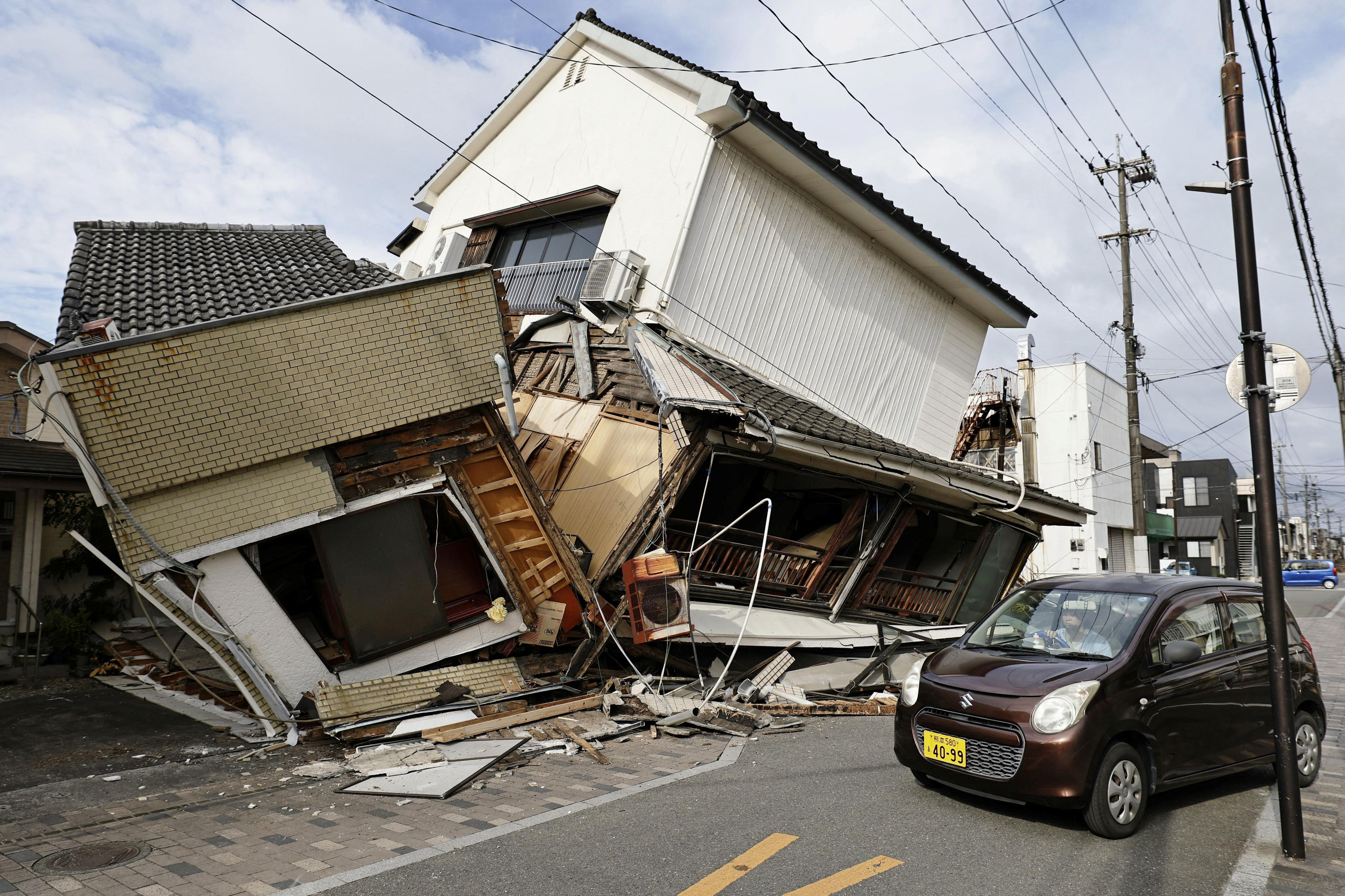 Japonya'da 7,1 Büyüklüğünde Deprem: 13 Can Kaybı ve Büyük Tahliye