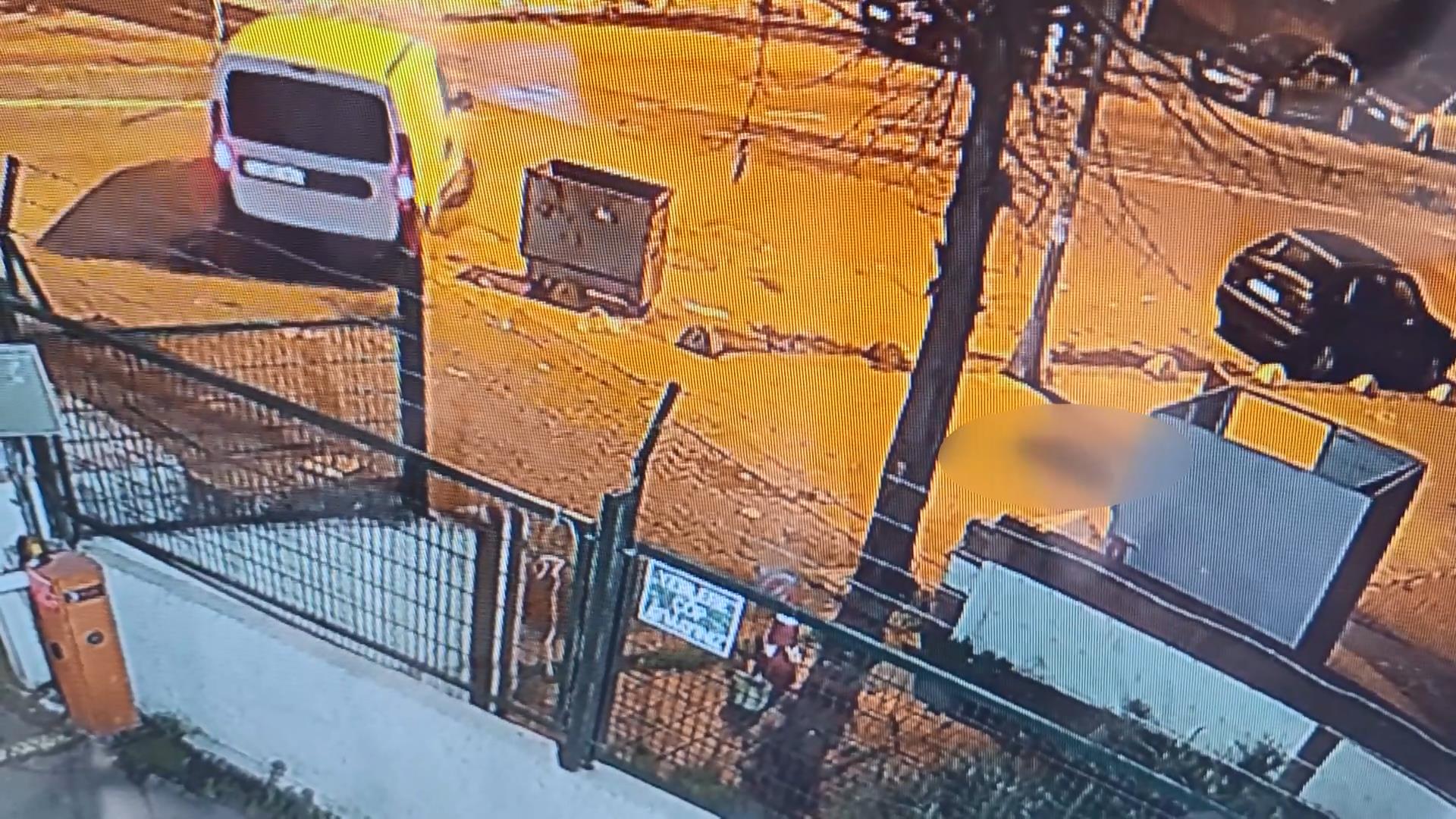 Kadıköy'de Kan Donduran Vahşet! Kaldırımda Uyuyan Köpeği Ezerek Öldürdüler!