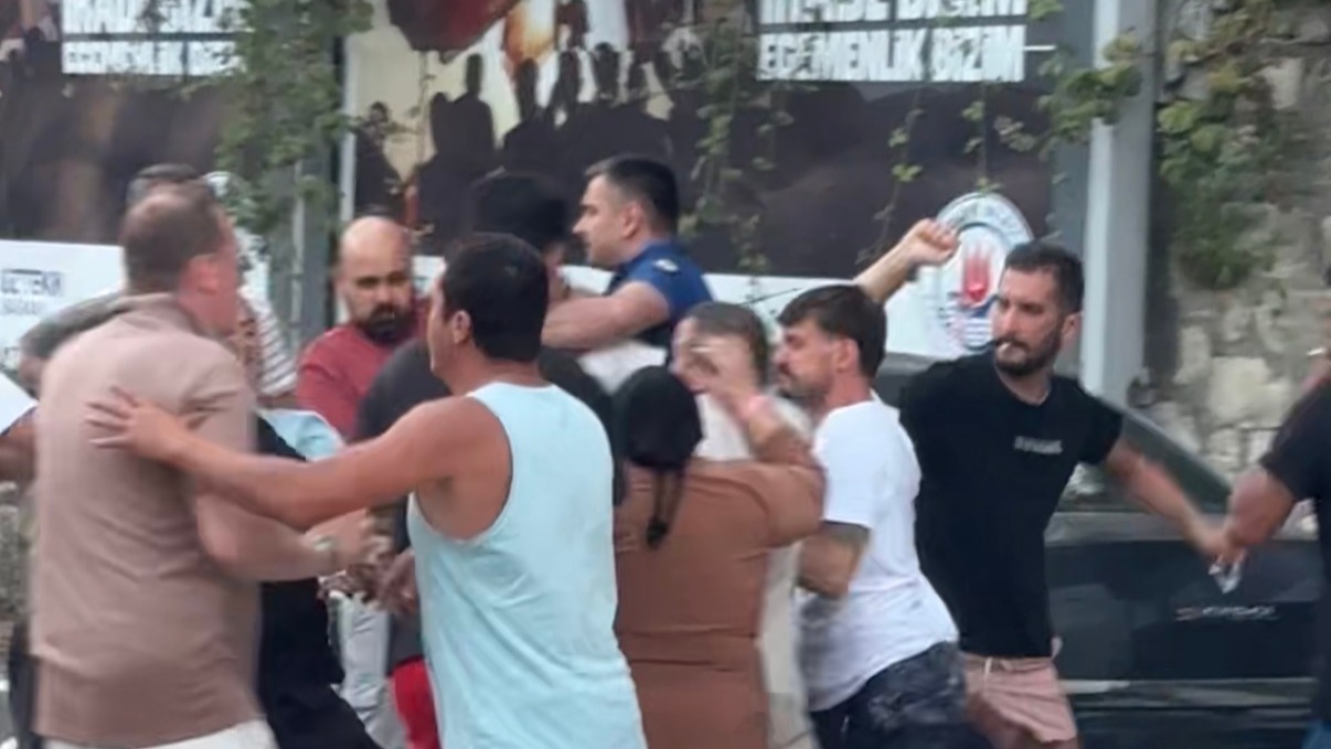 Kağıthane'de Trafikte Yol Verme Kavgası: 4 Yaralı