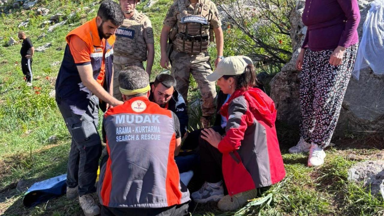 Kahramanlık Destanı! Tunceli'de Dağcı Kadın İçin Seferberlik, 2 Kilometre Sedyeyle Taşındı!