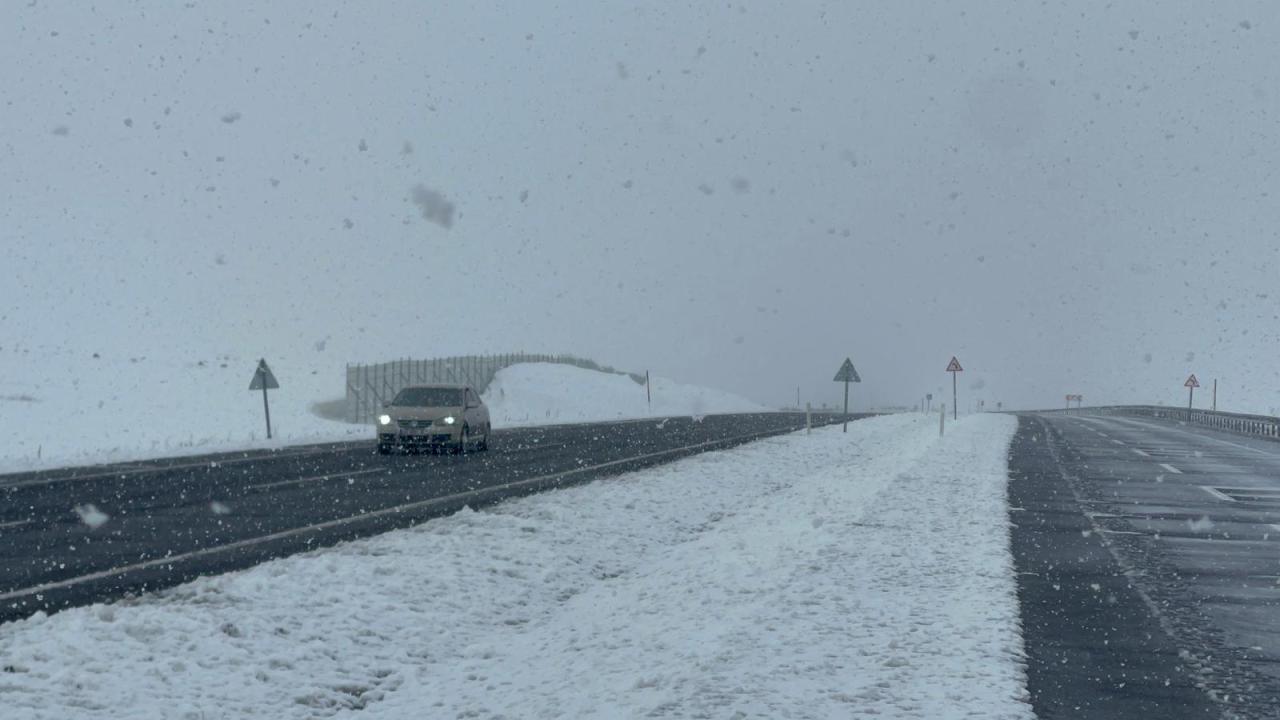 Kar Esareti Bitti! Ardahan-Şavşat Yolu Yeniden Trafiğe Açıldı (Sürücüler Rahat Bir Nefes Aldı)