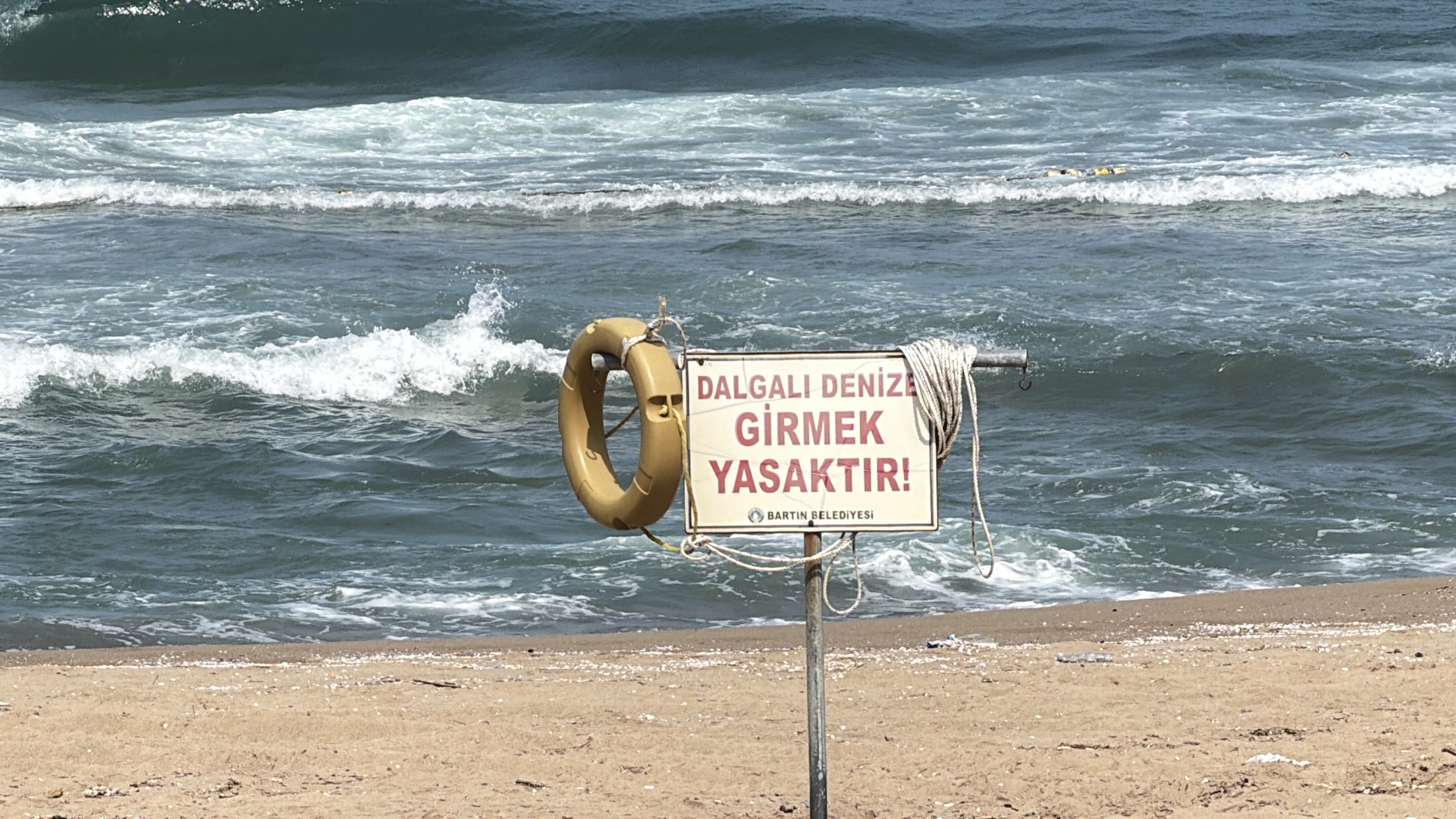Karadeniz'de Olumsuz Hava Koşulları Nedeniyle 4 İlde Denize Girişler Yasaklandı