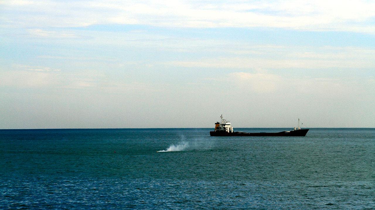 Karadeniz'de Sivil Gemilere İHA Saldırısı: Mürettebat Yaralandı