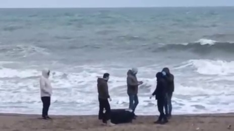 Karadeniz'de Şok Baskın! Sahile Vuran Çanta Uyuşturucu Deposuna Dönüştü!
