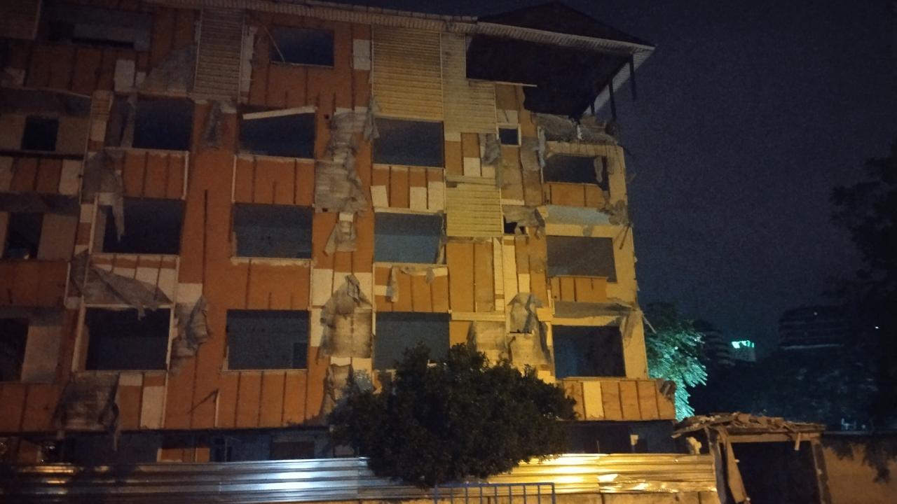 Kartal'da Kentsel Dönüşüm Çalışmasında Bina Kısmı Çöktü