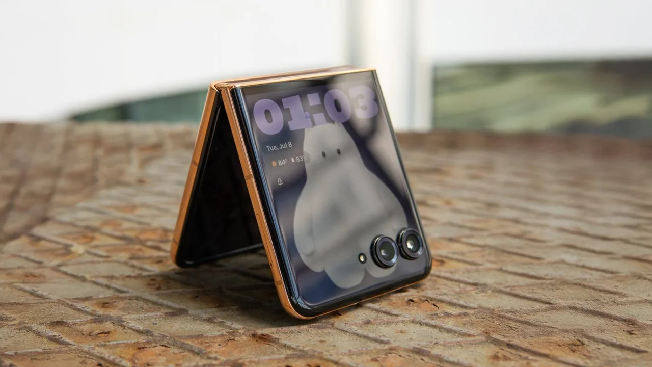 Katlanabilir Telefon Tutkunları Dikkat! Yeni Motorola Razr 70 Plus'ın Tasarımı ve Özellikleri Sızdırıldı!