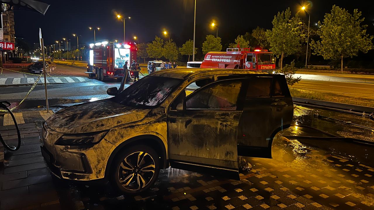 Kayseri'de Şarj Halindeki Elektrikli Araçta Patlama ve Yangın