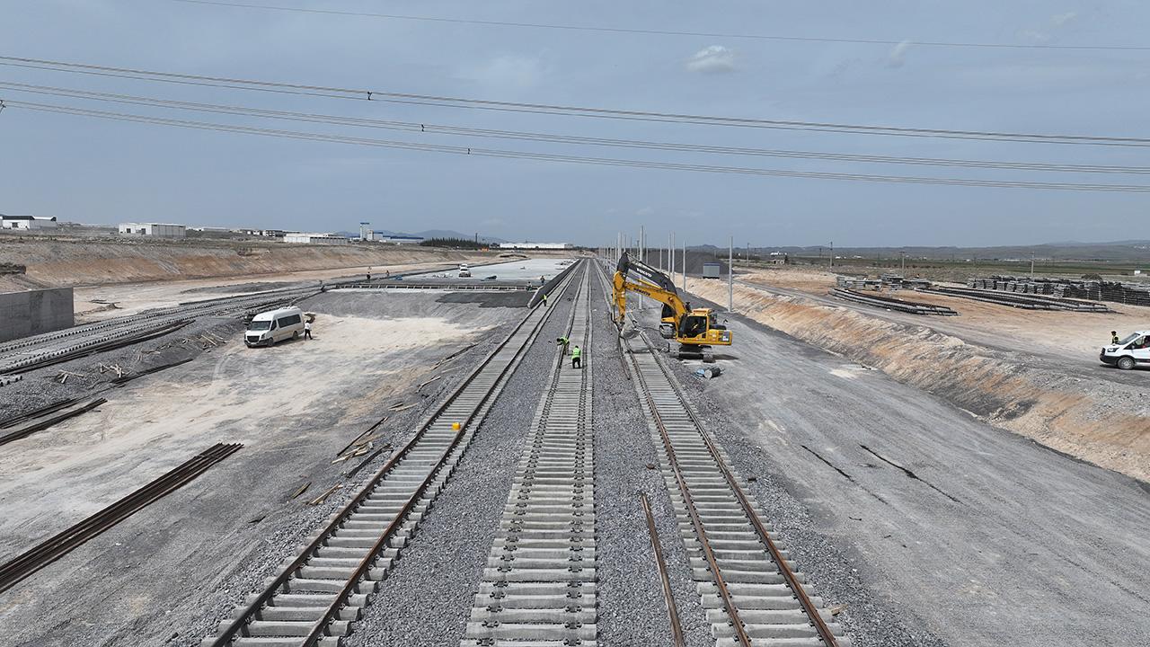 Kayseri'de Ulaşım Çağı Atlıyor! Dev Lojistik Üssü Yükseliyor, Türkiye'nin Ticaret Haritası Yeniden Çizilecek!
