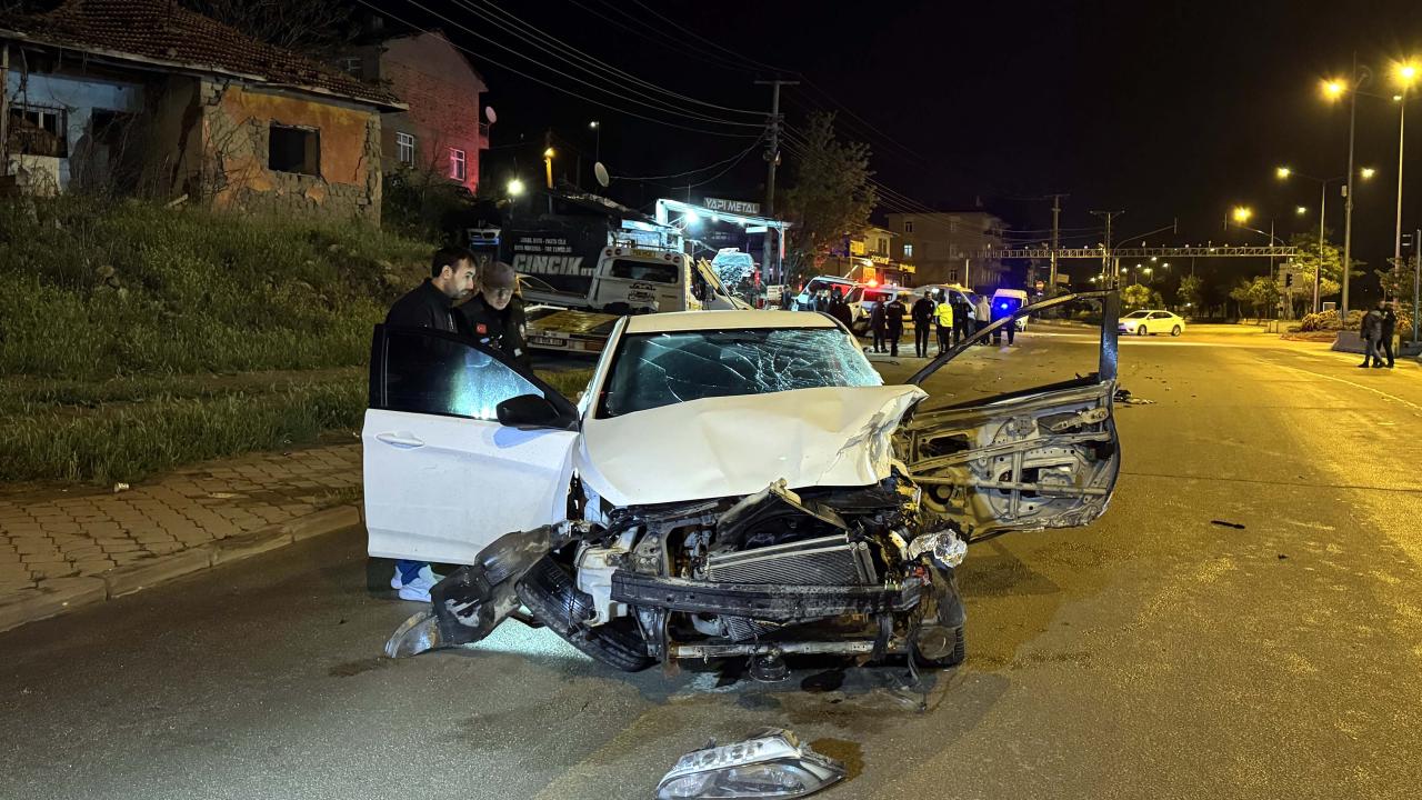 Kırıkkale'de Feci Kaza! Çekiciye Çarpan Otomobil Can Aldı!