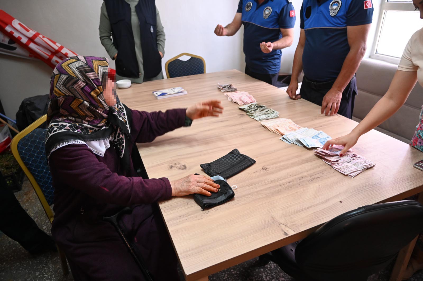 Kırıkkale'de Zabıta Denetimi: Dilencinin Üzerinden 25 Bin Lira Çıktı