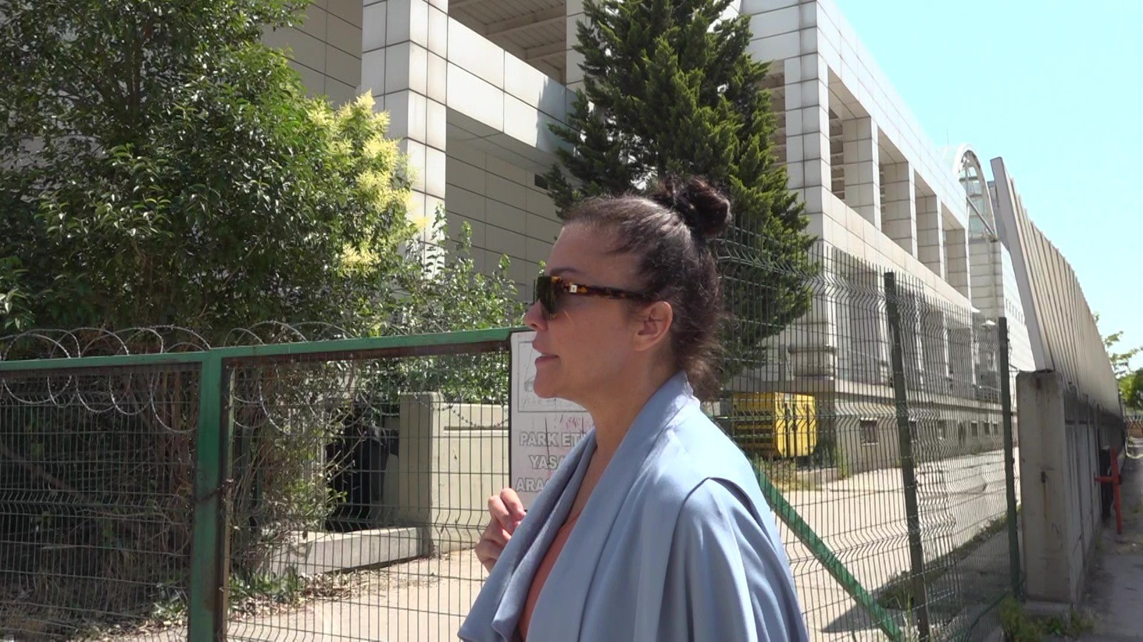 Kocaeli'de Villa Tahliyesi: Deniz Akkaya ile Ev Sahipleri Arasındaki Tartışma Karakolda Bitti