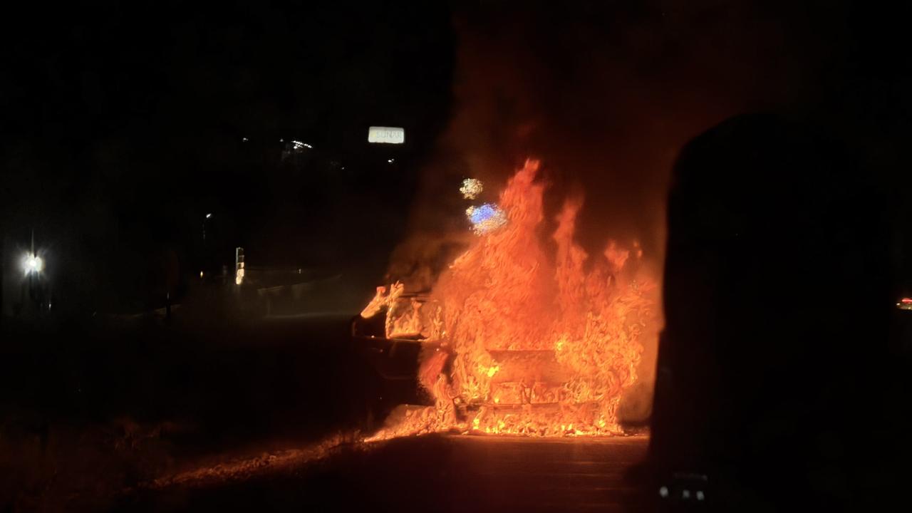 Konya-Ankara Karayolunda Otomobil Yangını: Trafikte Tehlikeli Anlar